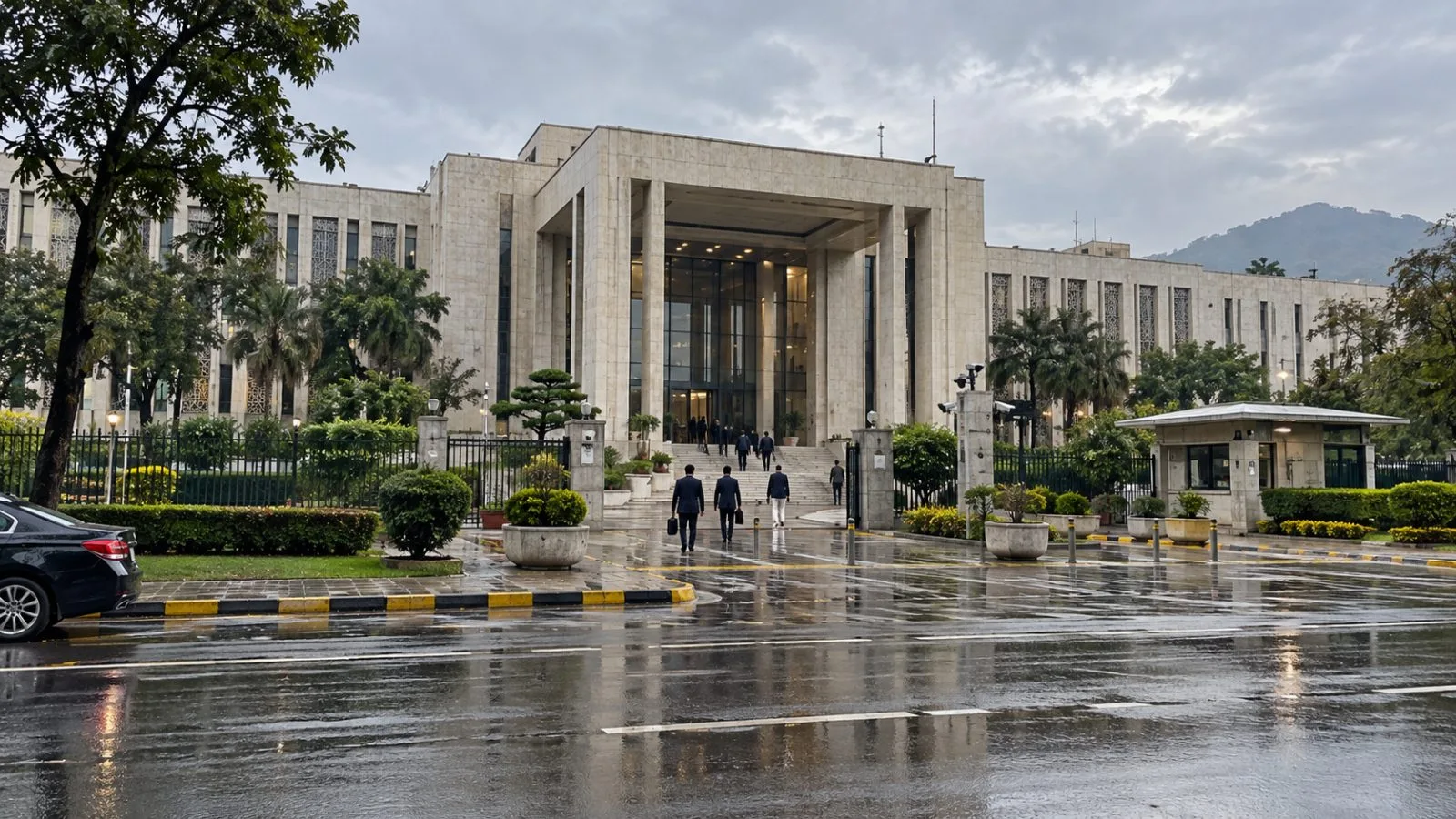 The Ministry of Foreign Affairs stands along Islamabad’s diplomatic district beneath an overcast sky. (AI-generated image / EconoTimes)
