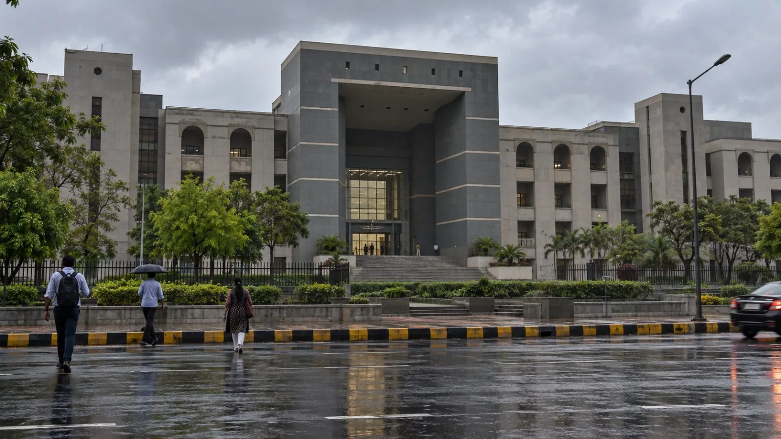 The Gujarat High Court’s exterior rises above a street in Ahmedabad, India. (AI-generated image / EconoTimes)