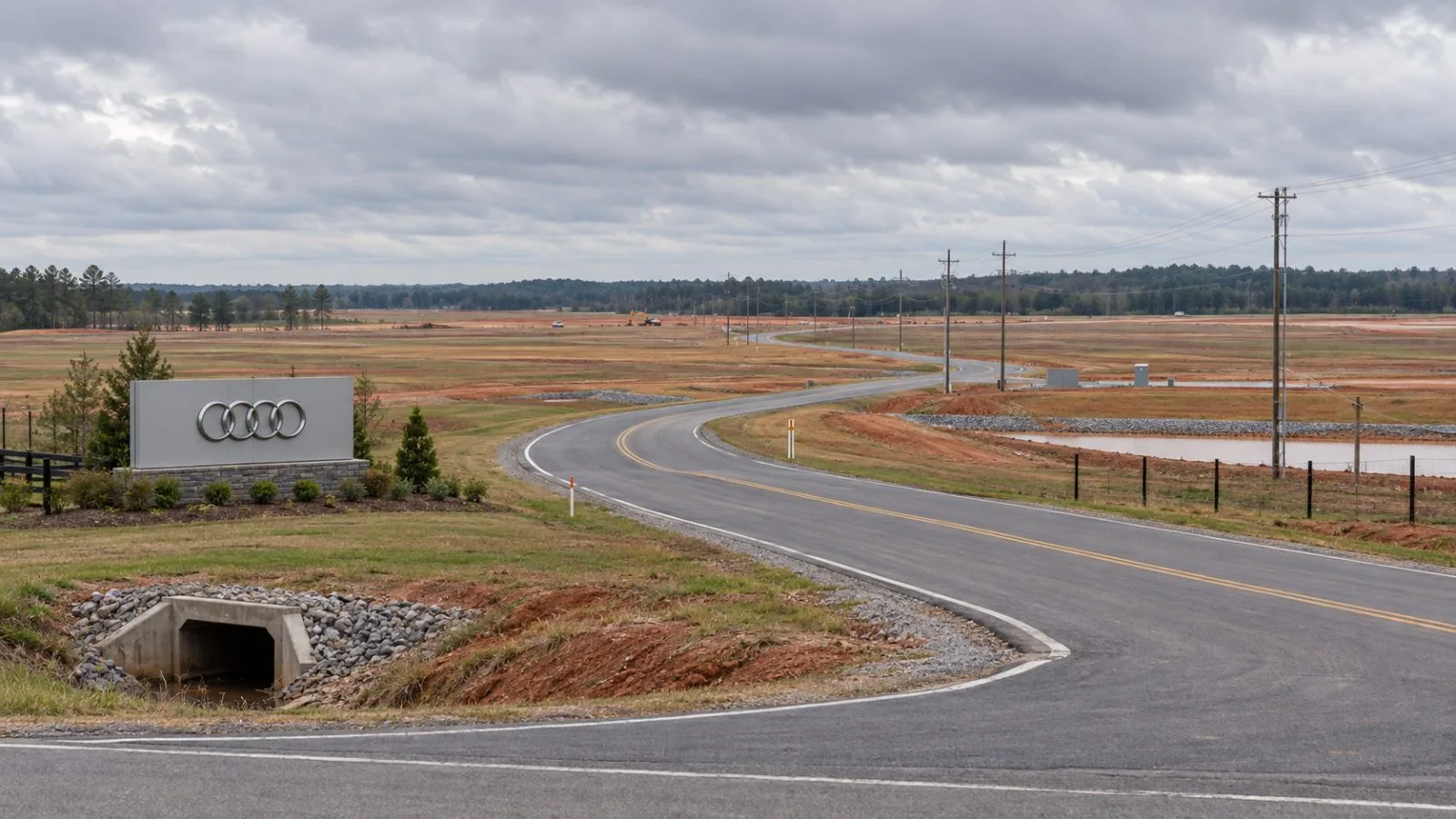 An access road crosses the Middle Georgia Megasite in Peach County, Georgia. / EconoTimes.ai