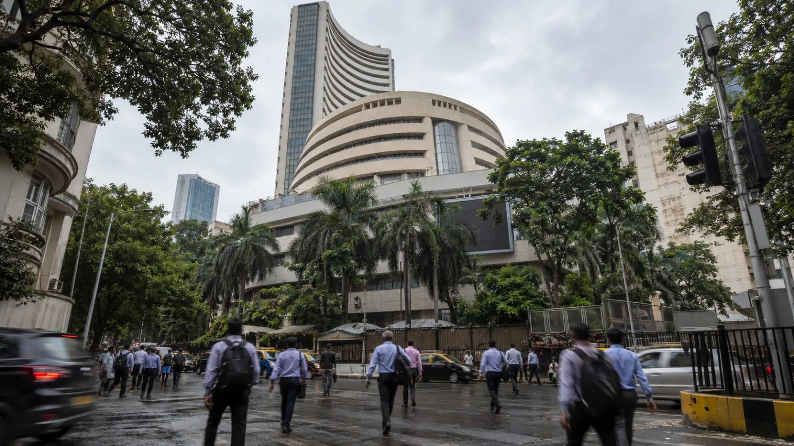 Commuters pass the Bombay Stock Exchange on Dalal Street in Mumbai, India. (AI-generated image / EconoTimes)