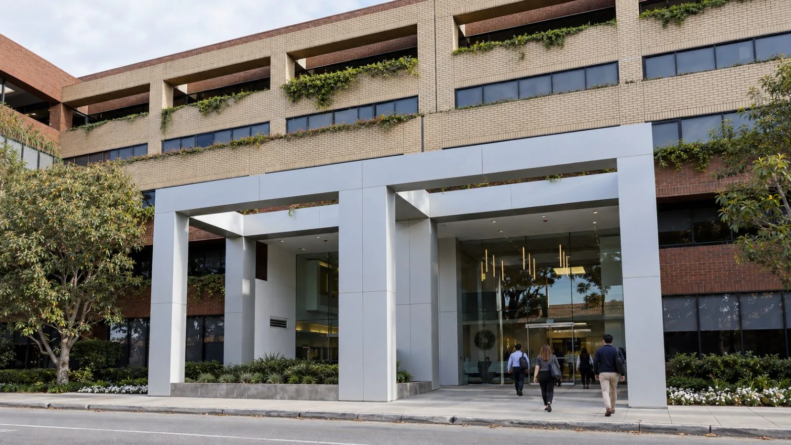 Employees enter Lionsgate Studios’ offices on Colorado Avenue in Santa Monica, California. / EconoTimes.ai