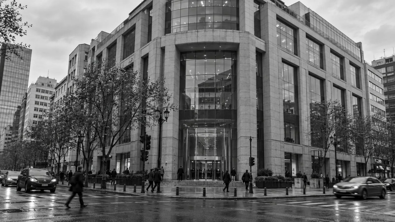 Pedestrians pass a bank office building in Santiago’s financial district, Chile. (AI-generated image / EconoTimes)