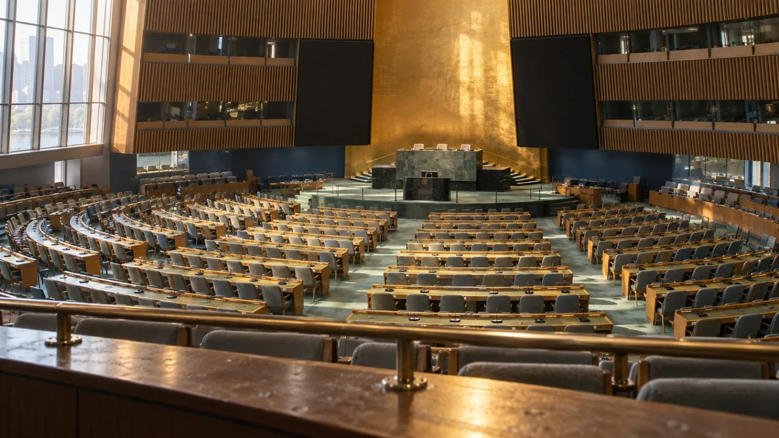 Senators listen during a foreign policy address in the French Senate chamber in Paris / TokenPost.ai (macro)
