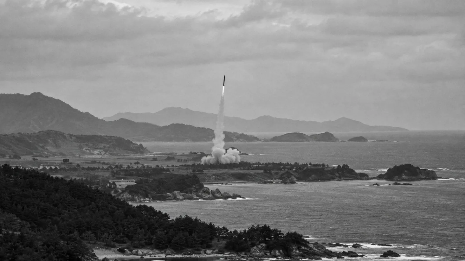 The Cheong Wa Dae compound is seen in Seoul, South Korea. / EconoTimes.ai (mono)