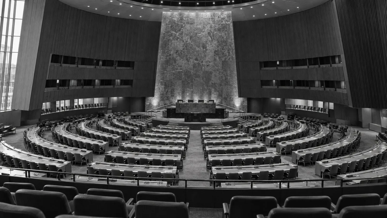 Delegates work in the Fifth Committee chamber at United Nations headquarters in New York. / TokenPost.ai (mono)
