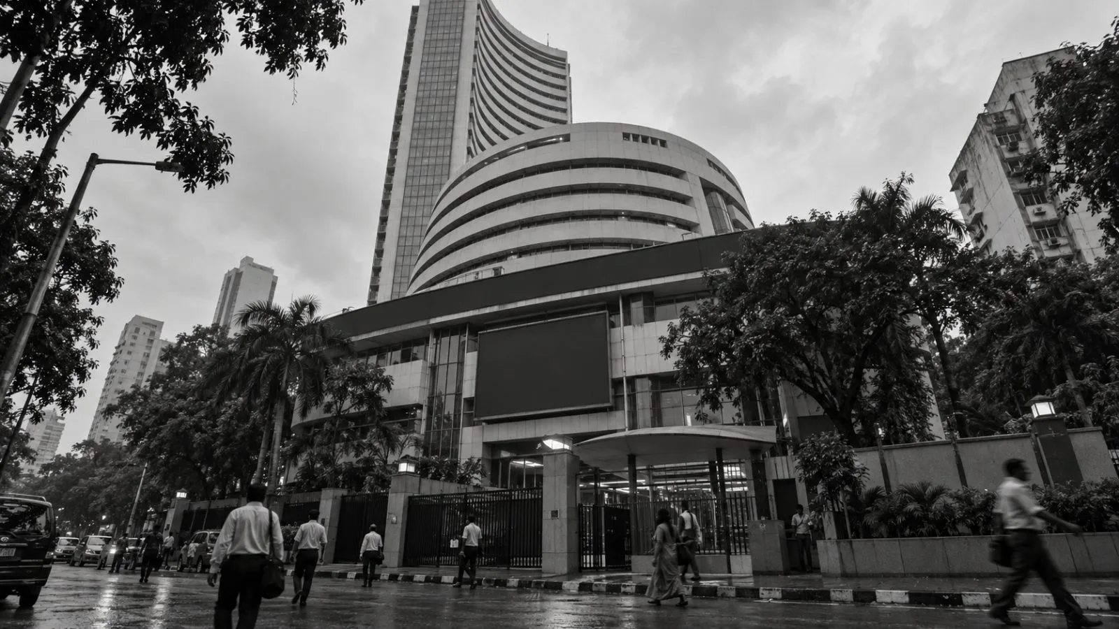 Pedestrians pass the BSE building on Dalal Street in Mumbai, India. (AI-generated image / EconoTimes)