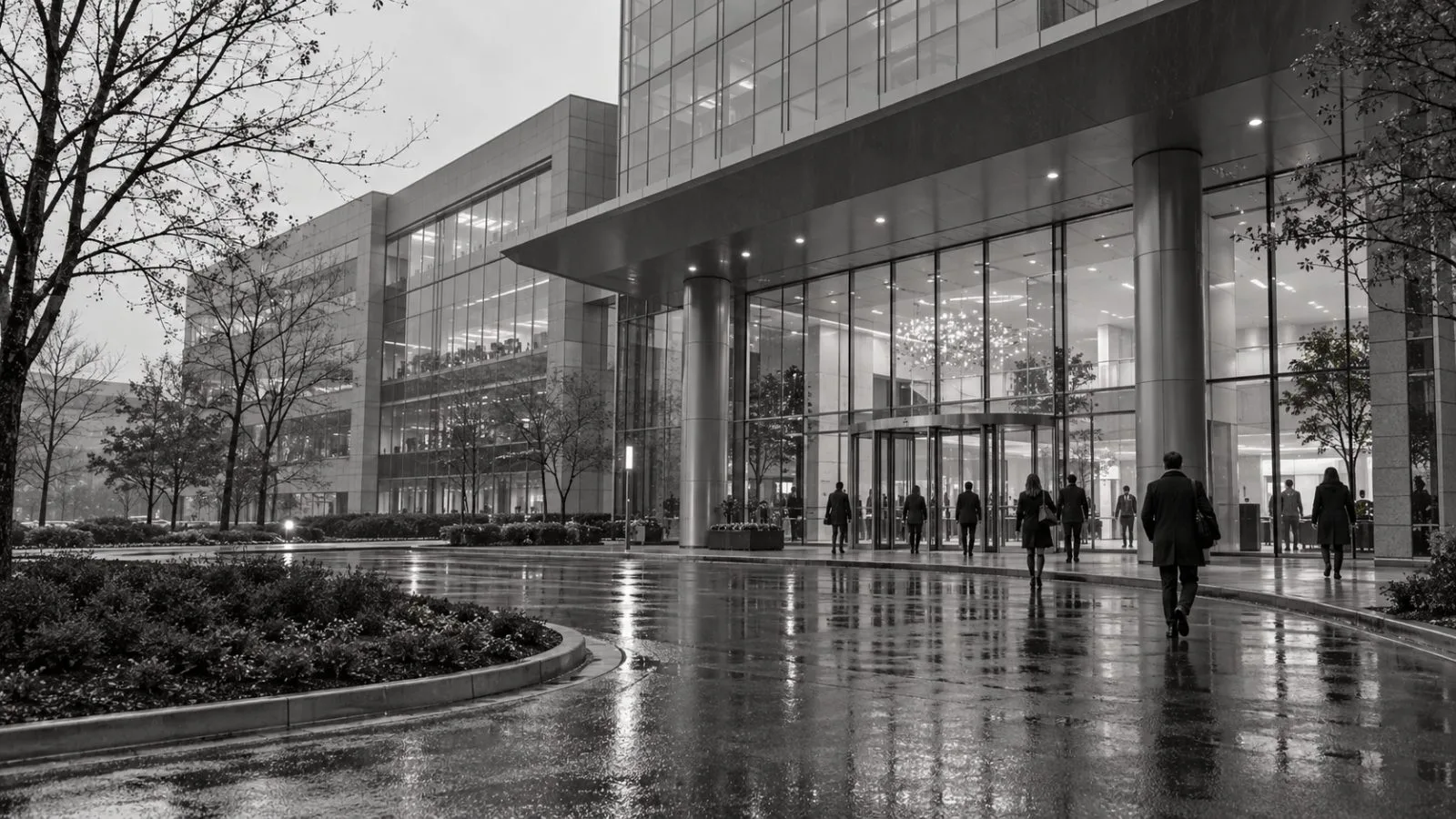 Pedestrians pass the Intercontinental Exchange headquarters in Atlanta after rain. / EconoTimes.ai (mono)