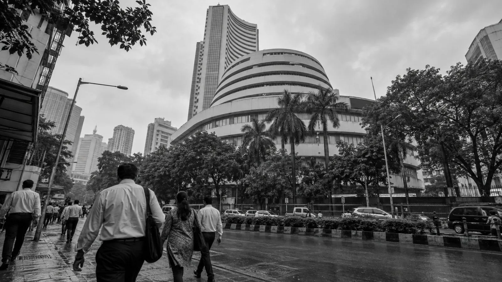 Businesspeople walk past the Bombay Stock Exchange building on Dalal Street in Mumbai. (AI-generated image / EconoTimes)