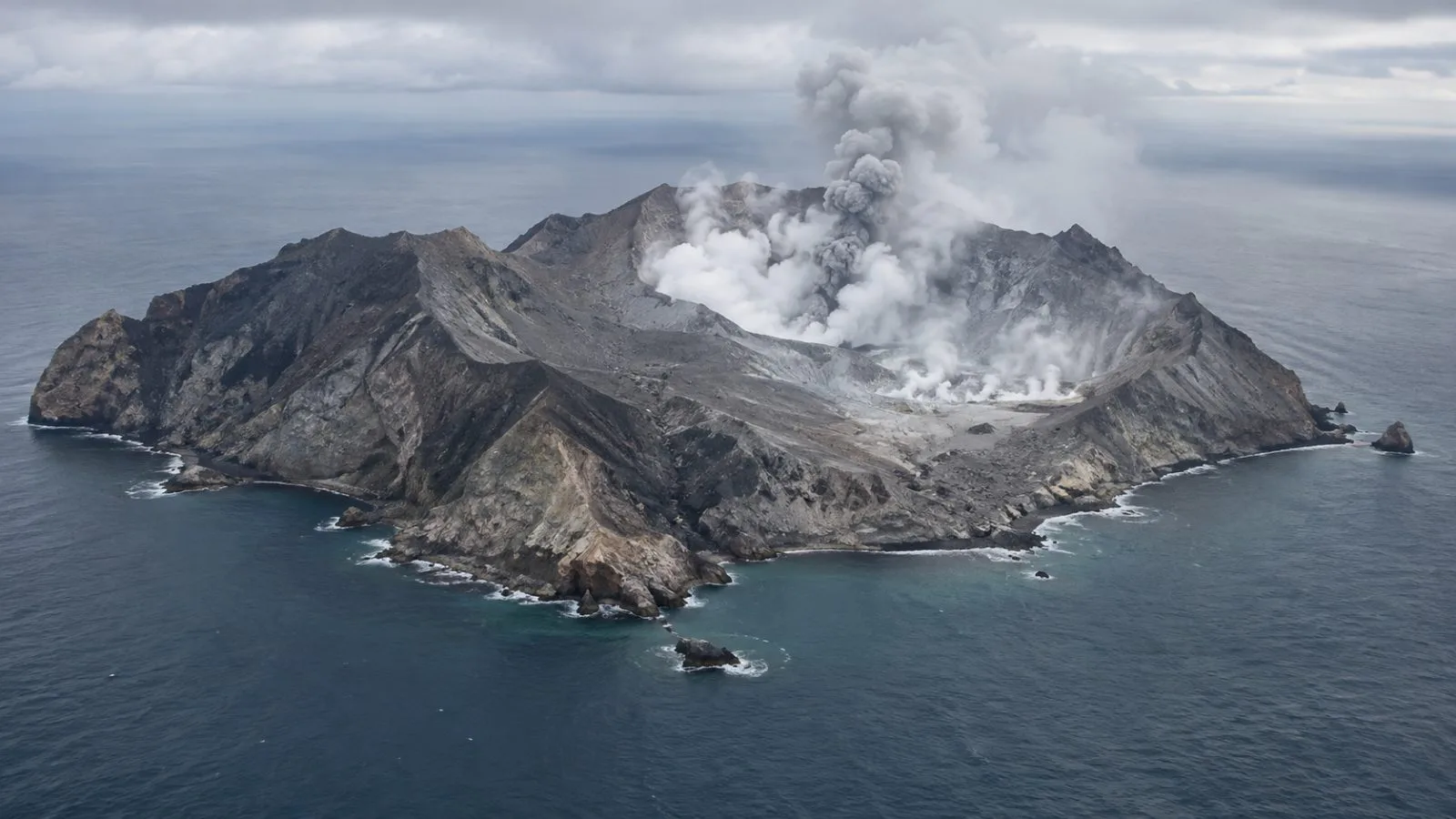 A thin ash plume rises from Whakaari/White Island off New Zealand’s North Island. (AI-generated image / EconoTimes)