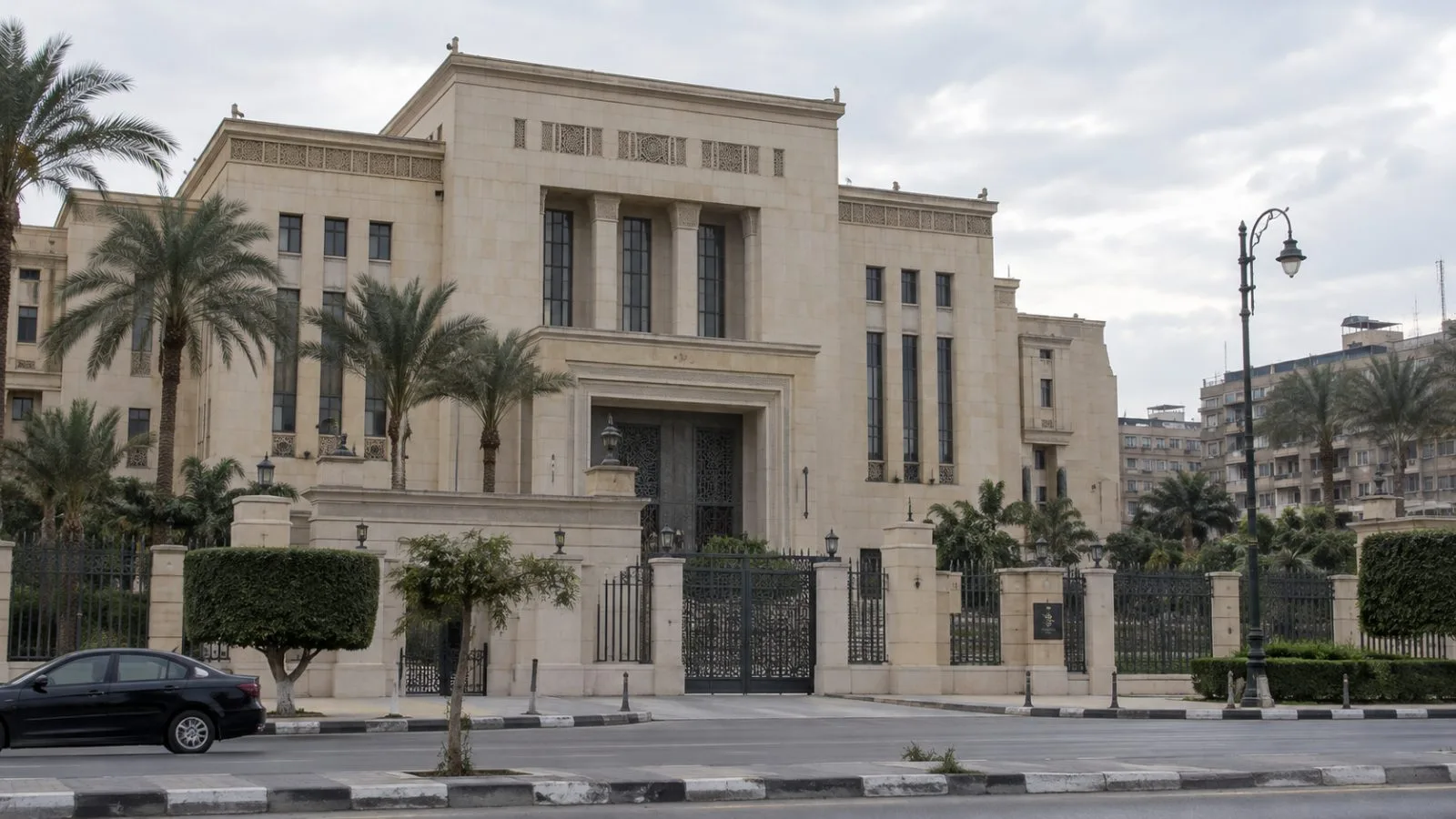 The Egyptian Foreign Ministry building stands along a Cairo street under overcast skies. (AI-generated image / EconoTimes)