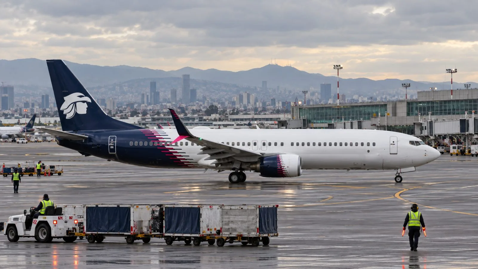 A passenger jet taxis across the apron at Mexico City International Airport in Mexico. / EconoTimes.ai