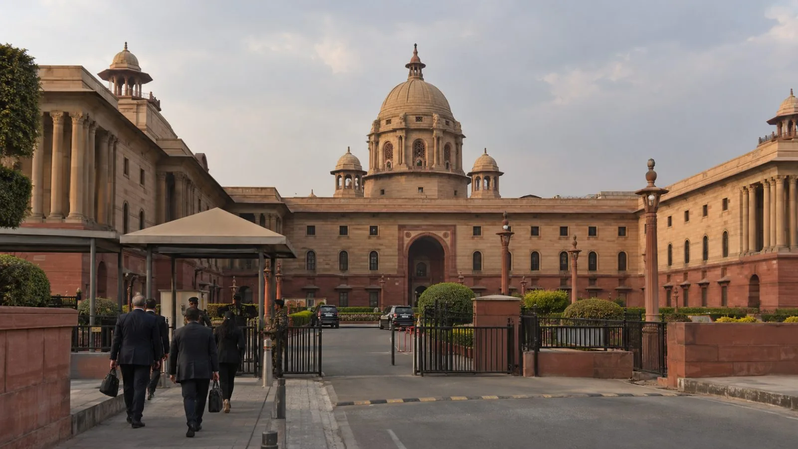 Officials enter South Block, which houses India's Prime Minister's Office, in New Delhi. (AI-generated image / EconoTimes)