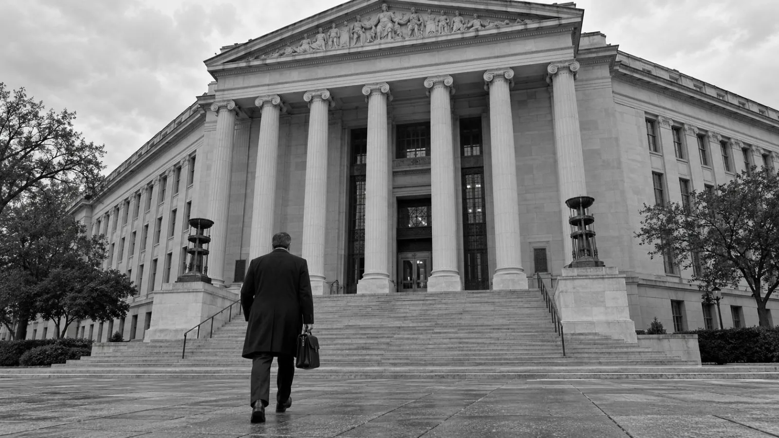 The U.S. Department of Justice headquarters stands in Washington, D.C., beneath an overcast sky. (AI-generated image / EconoTimes)