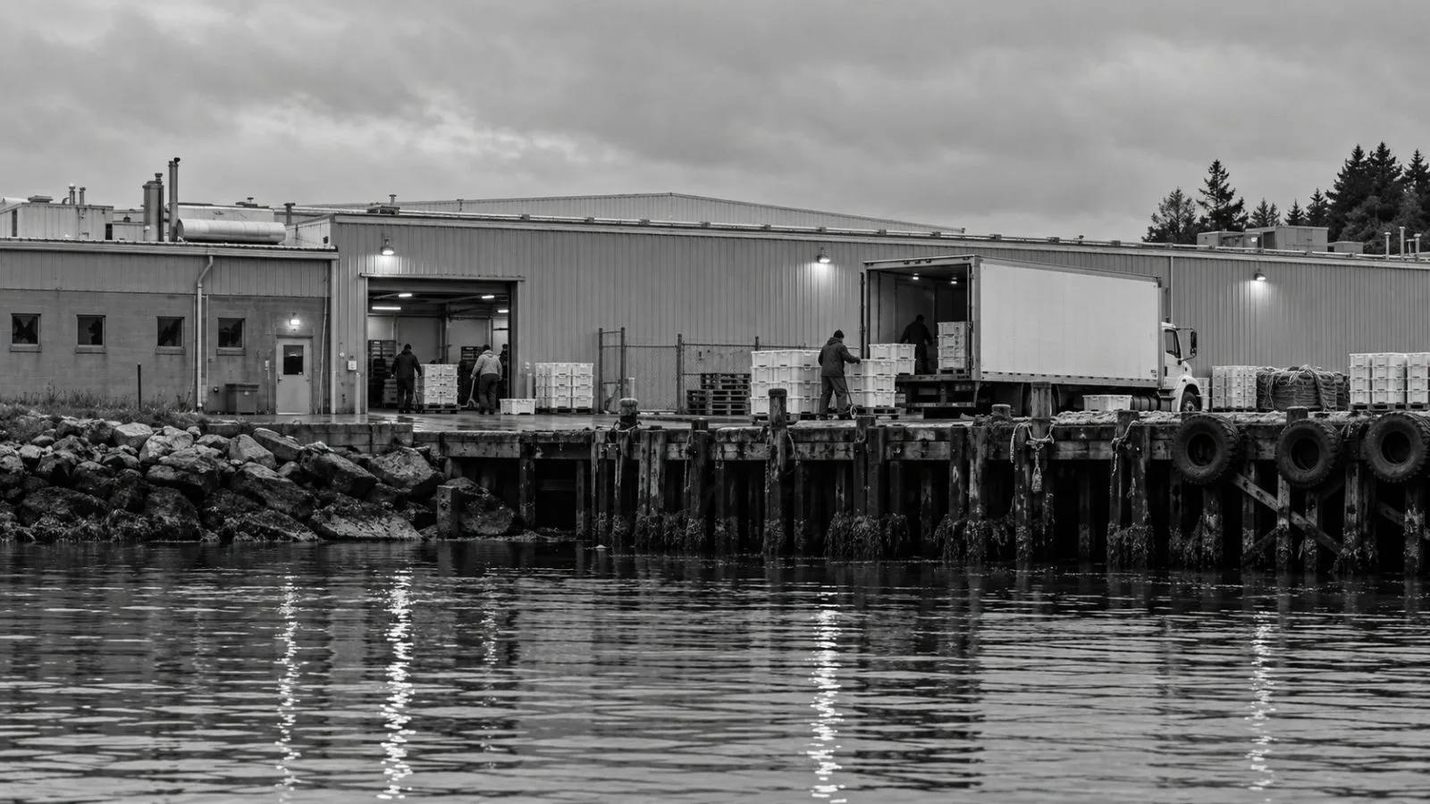 A refrigerated truck waits at a seafood processing plant in Lunenburg, Nova Scotia. / EconoTimes.ai