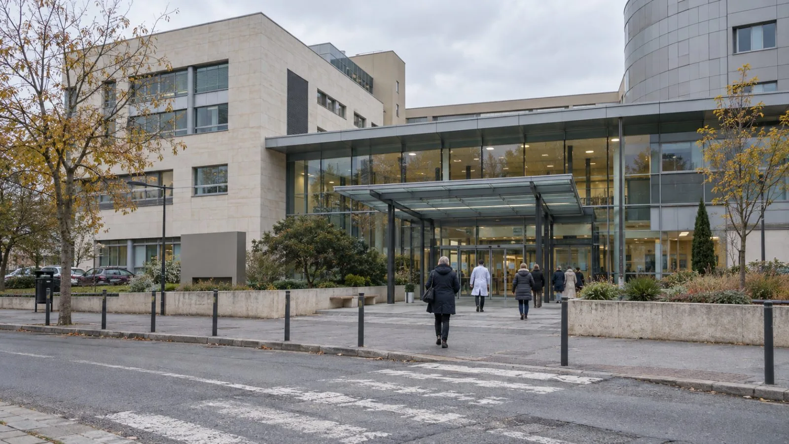 Patients enter the Centre Georges-François Leclerc cancer center in Dijon, France. (AI-generated image / EconoTimes)