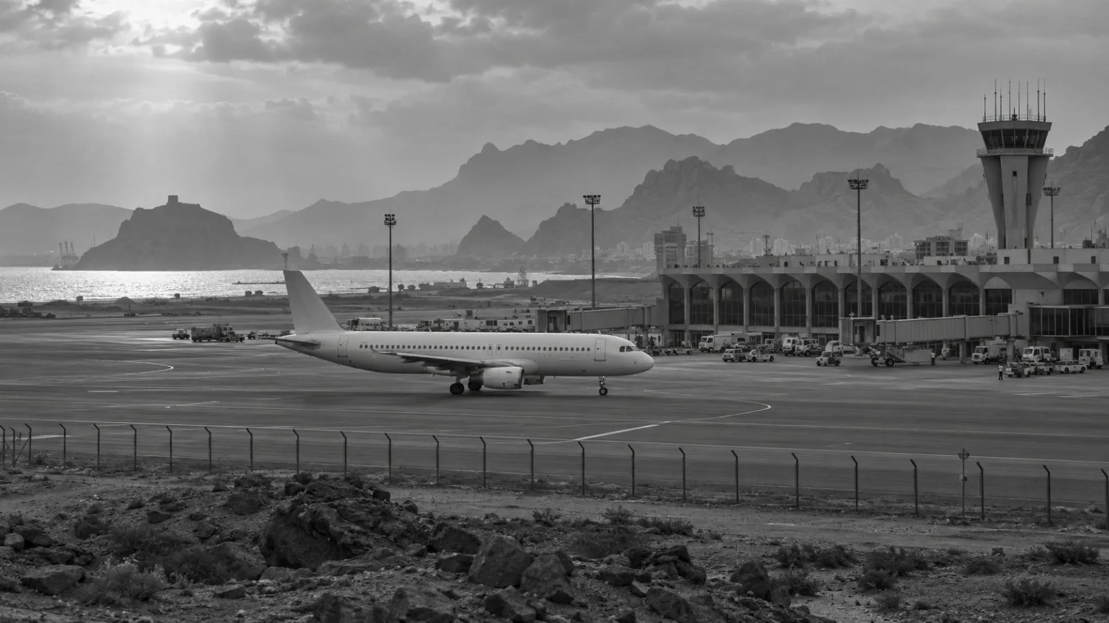 A passenger aircraft taxis at Aden International Airport in Aden, Yemen. (AI-generated image / EconoTimes)
