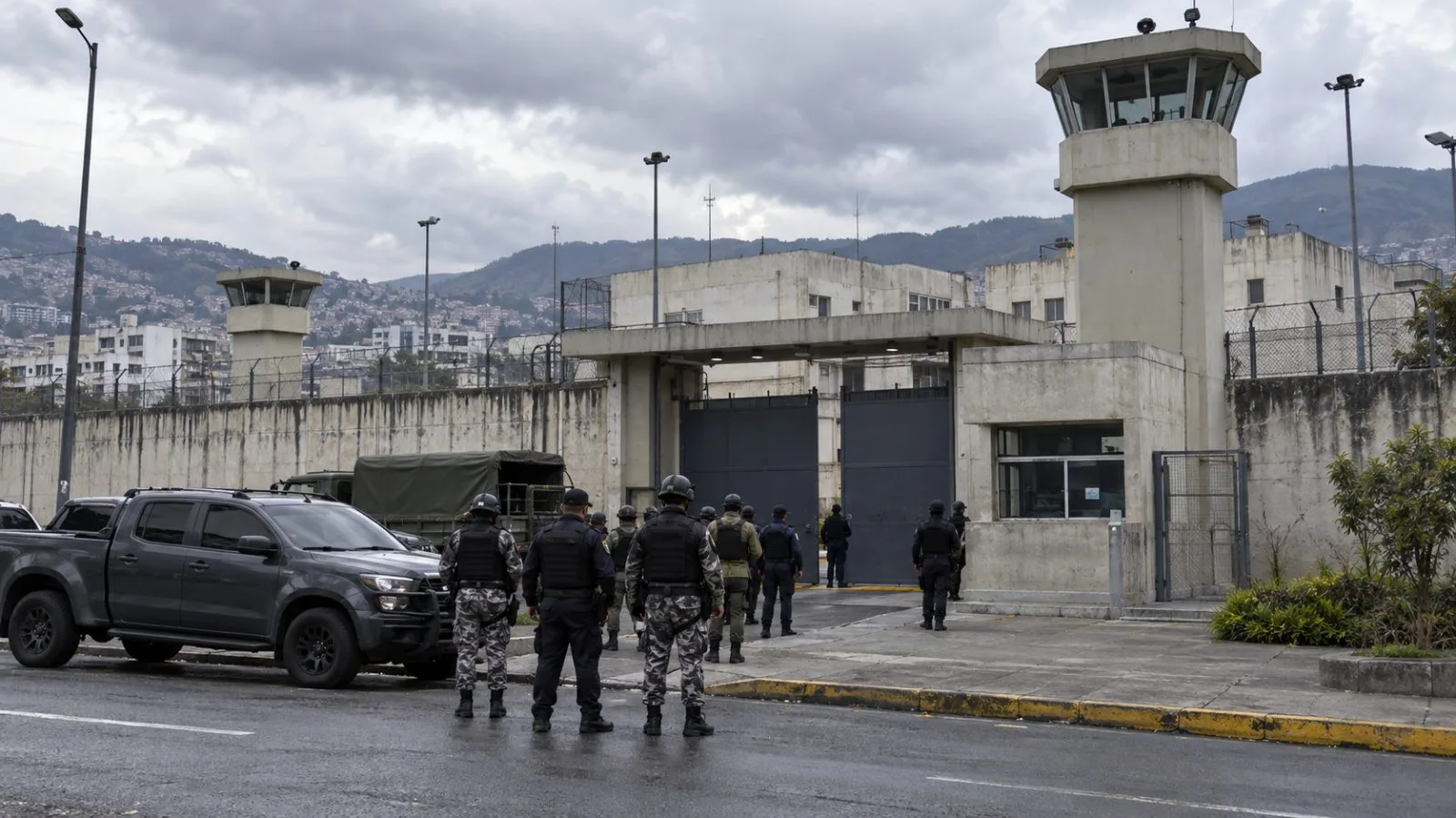 Security personnel stand outside El Inca prison in northern Quito, Ecuador. (AI-generated image / EconoTimes)