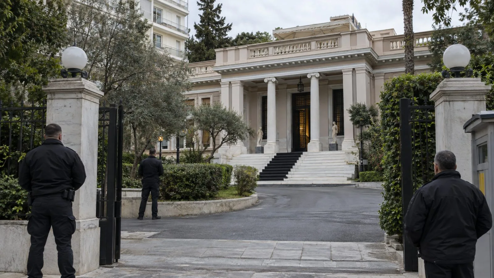 Security staff stand outside the Greek prime minister’s office in Athens. (AI-generated image / EconoTimes)