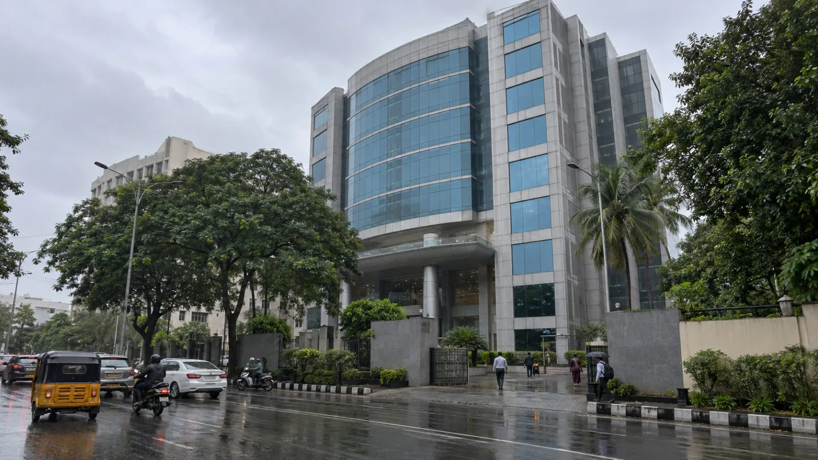 Office buildings line Valluvarkottam High Road in Nungambakkam, Chennai, India. (AI-generated image / EconoTimes)