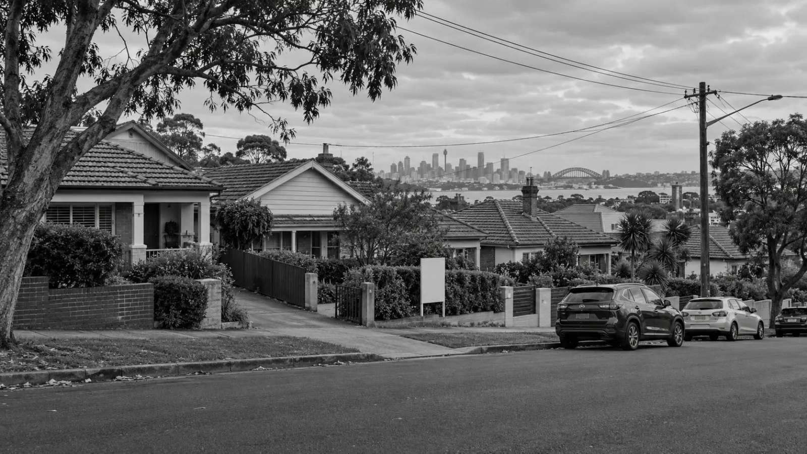 Detached homes line a residential street in Sydney, Australia. (AI-generated image / EconoTimes)