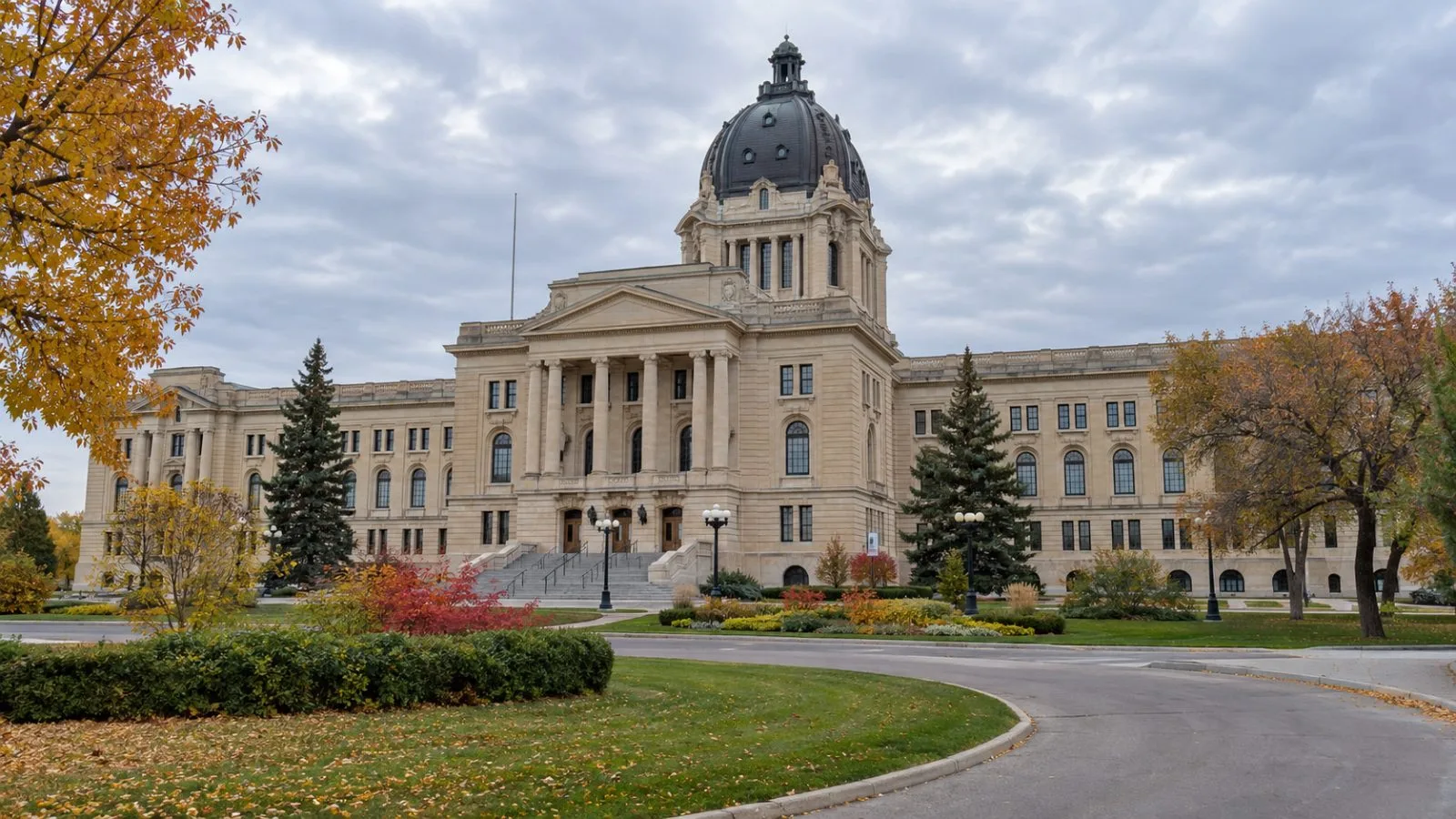 The Saskatchewan Legislative Building stands above autumn grounds in Regina, Saskatchewan. (AI-generated image / EconoTimes)