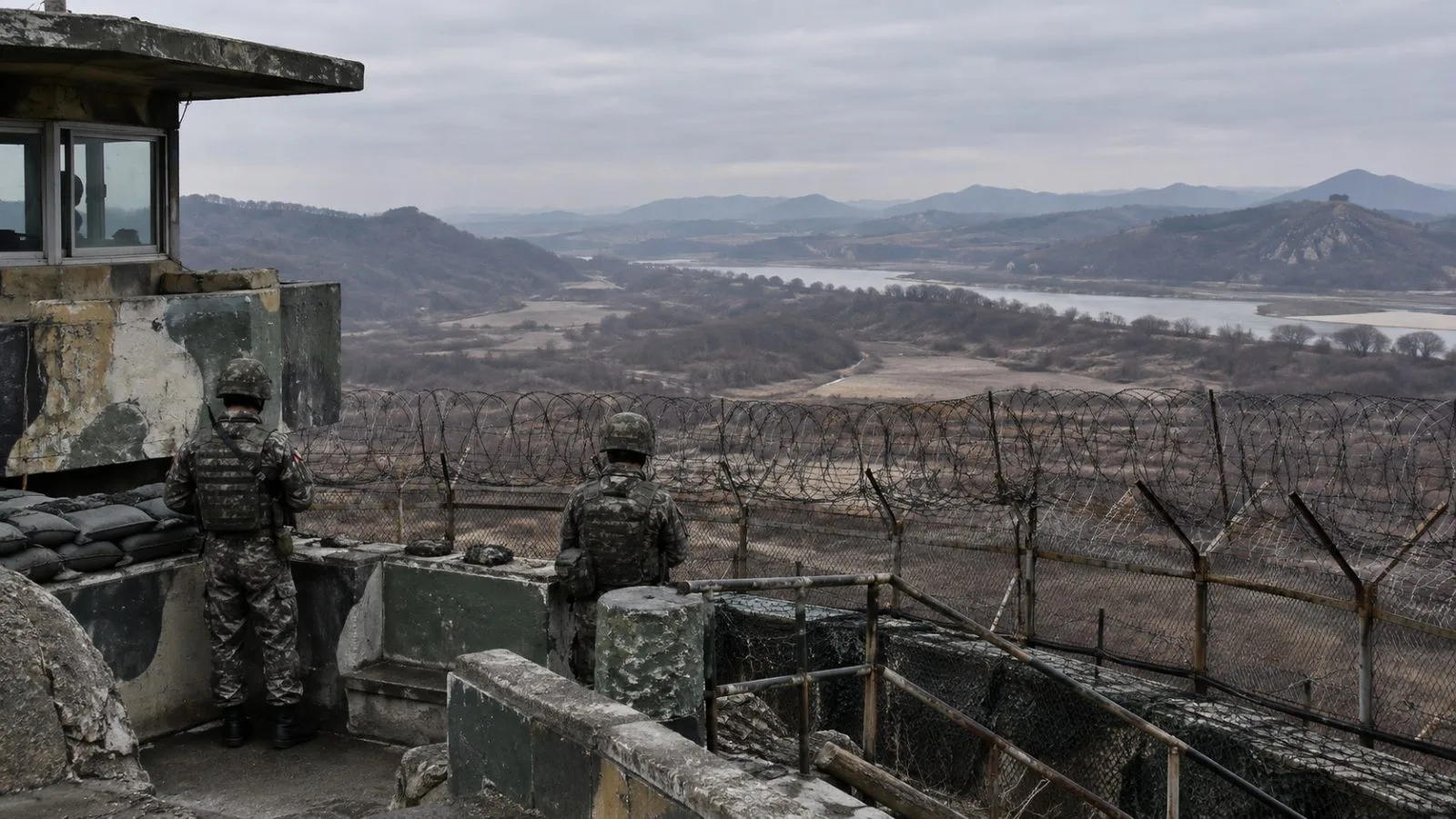 South Korean soldiers stand watch at a border observation post near Paju. (AI-generated image / EconoTimes)