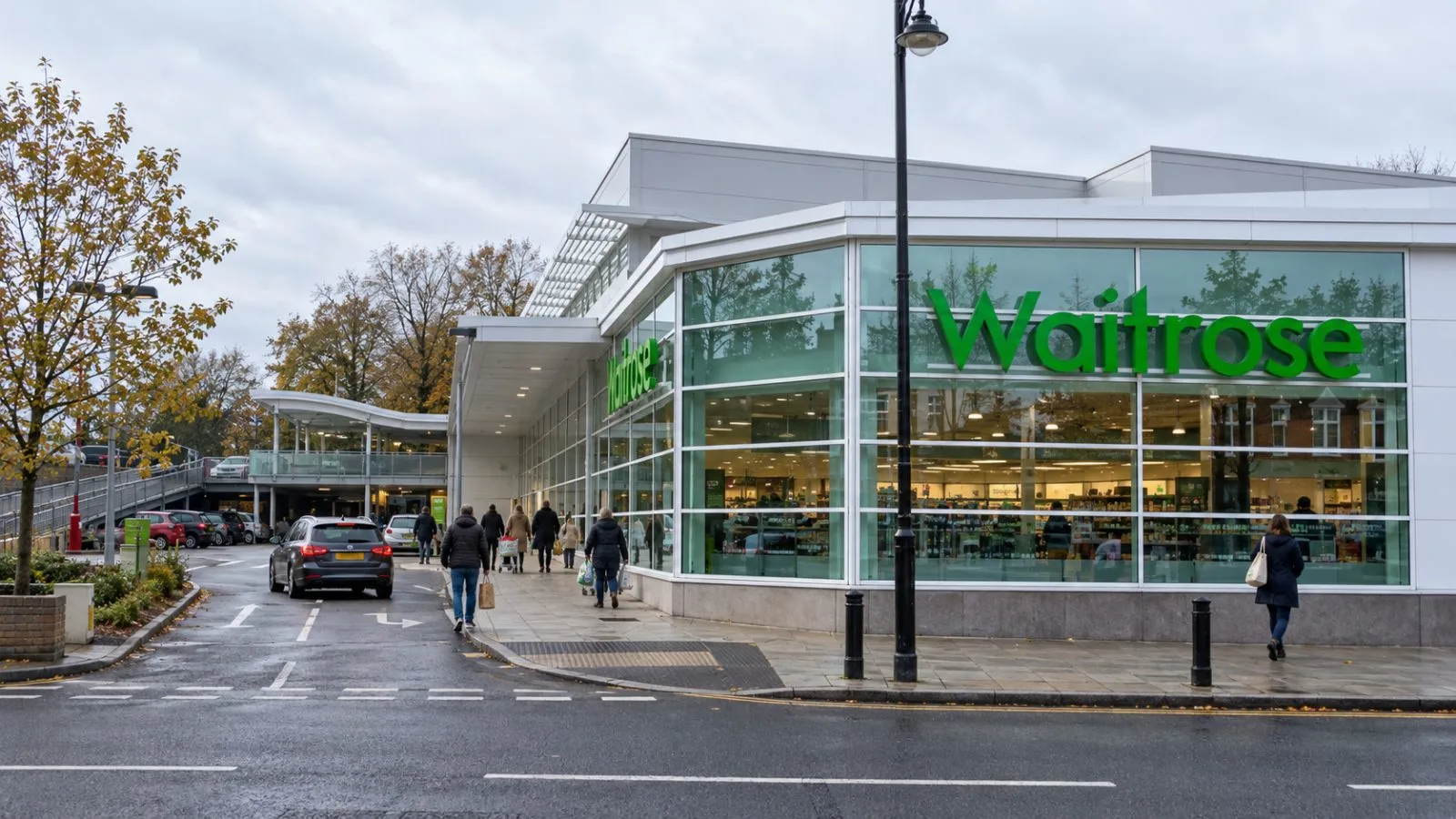 Shoppers enter a supermarket on Cricklewood Broadway in north London / EconoTimes.ai