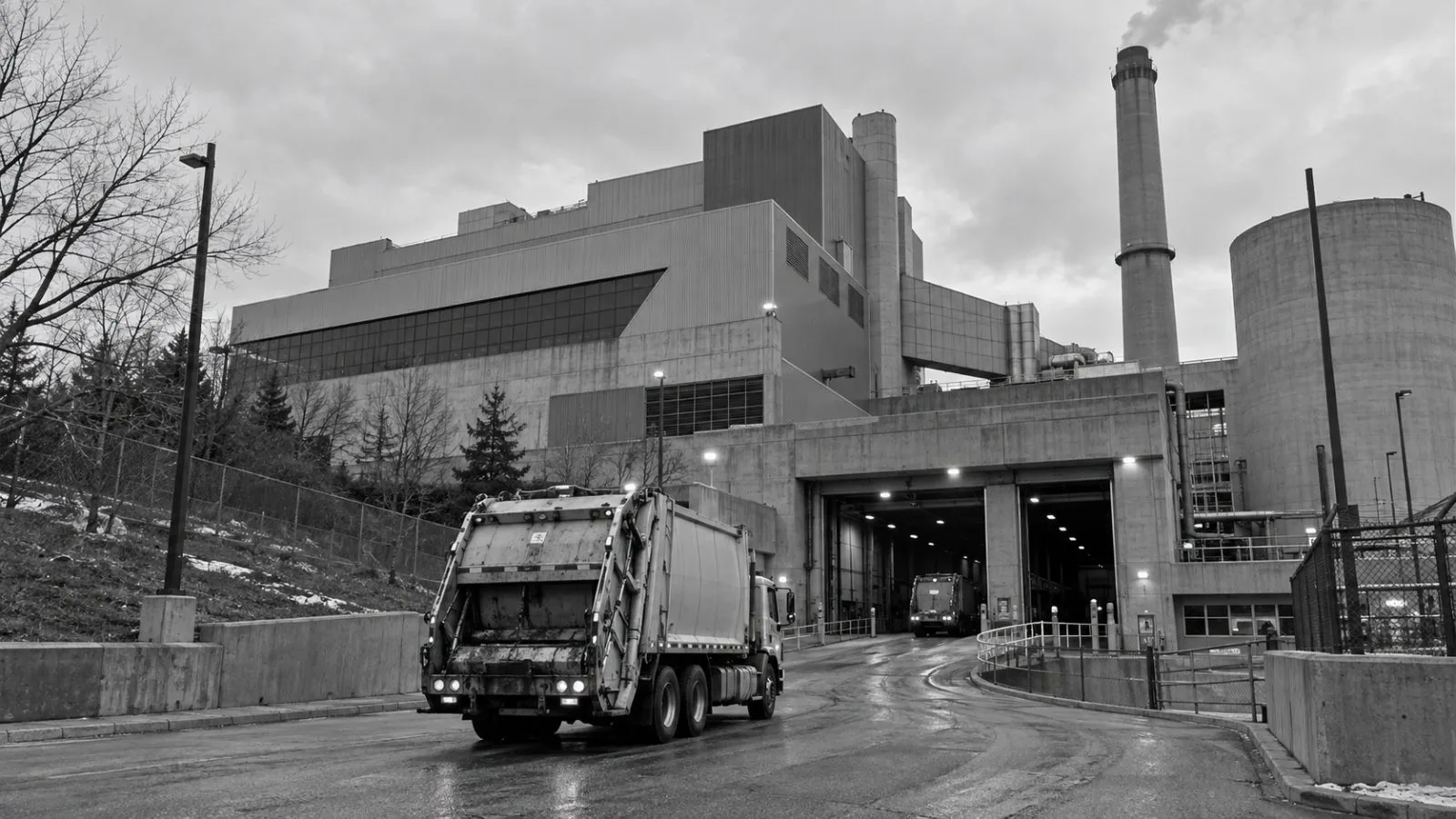 A waste truck approaches the Hennepin Energy Recovery Center in Minneapolis, Minnesota. (AI-generated image / EconoTimes)