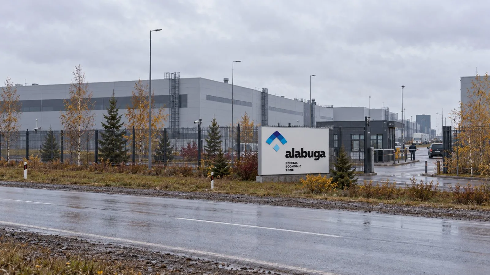 Factory buildings stand behind perimeter fencing at Alabuga near Yelabuga, Russia. / EconoTimes.ai