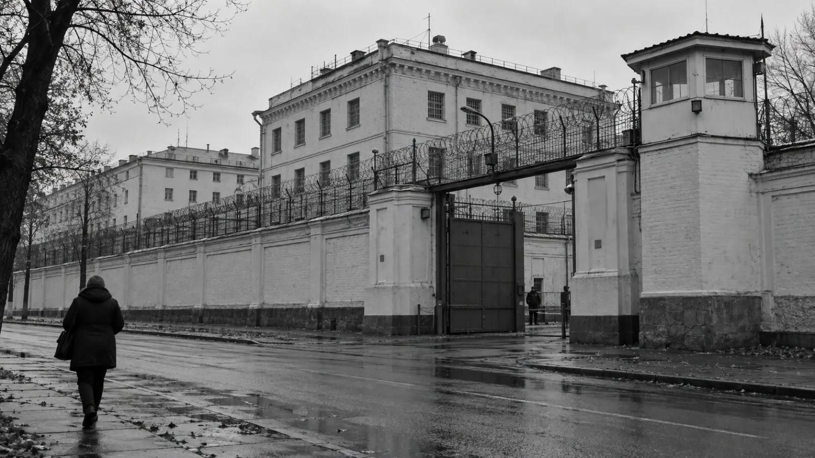 The Lefortovo detention center stands behind a security fence in Moscow, Russia (AI-generated image / EconoTimes)