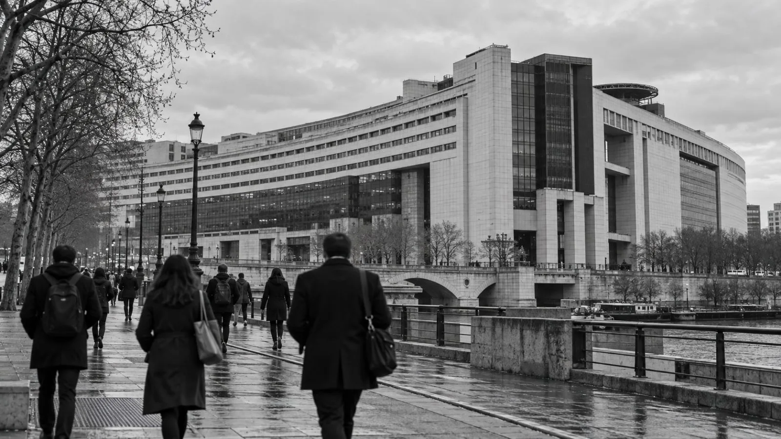 Pedestrians pass the French Finance Ministry in Paris on an overcast morning. (AI-generated image / EconoTimes)