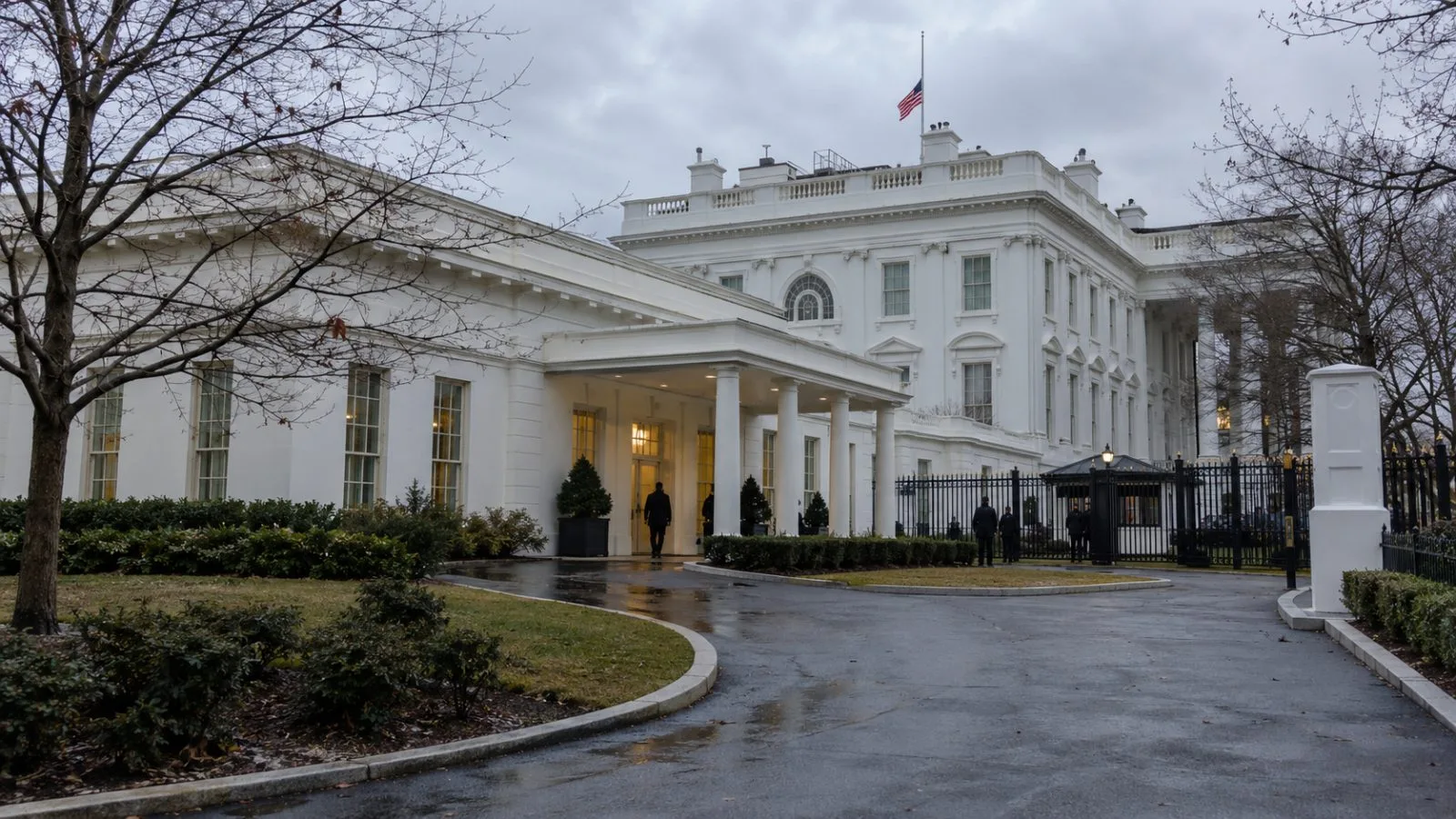 The White House West Wing entrance stands behind security fencing in Washington, D.C. (AI-generated image / EconoTimes)