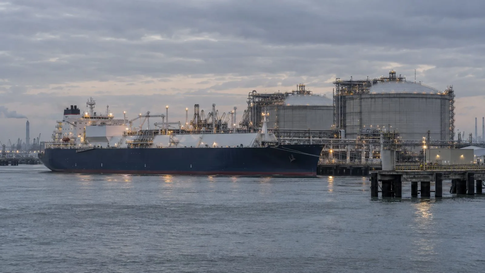 An LNG carrier is moored beside storage tanks at the Gate terminal in Rotterdam. (AI-generated image / EconoTimes)