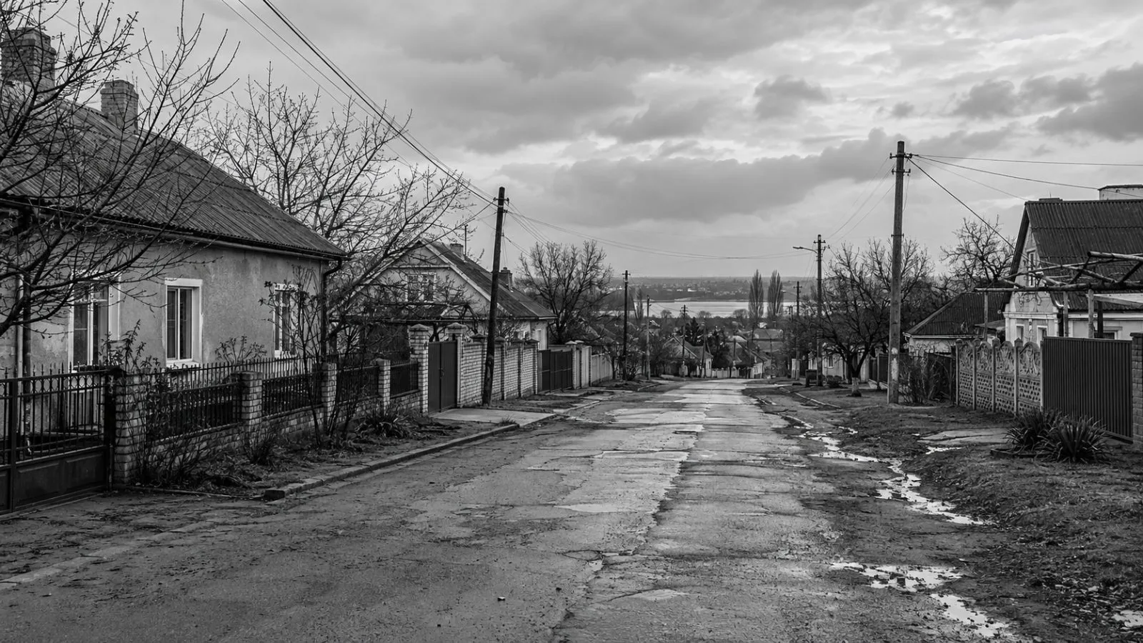 A quiet residential road runs between homes in Oleshky, Ukraine. (AI-generated image / EconoTimes)