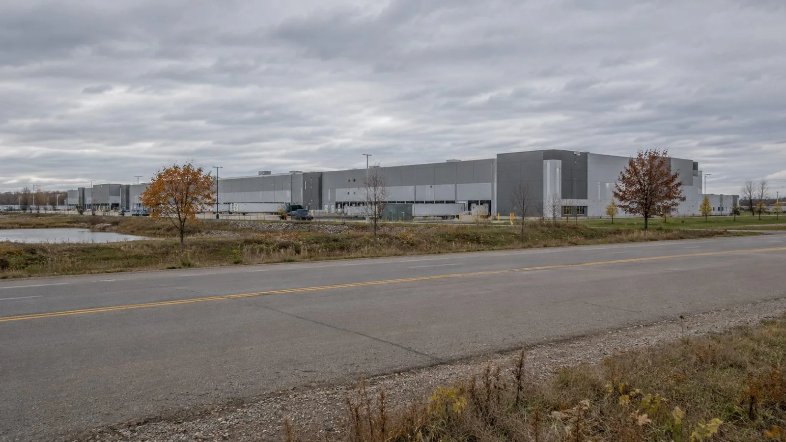 A distribution warehouse and access road at Crossroads Distribution Center North in Van Buren Township, Michigan. (AI-generated image / EconoTimes)