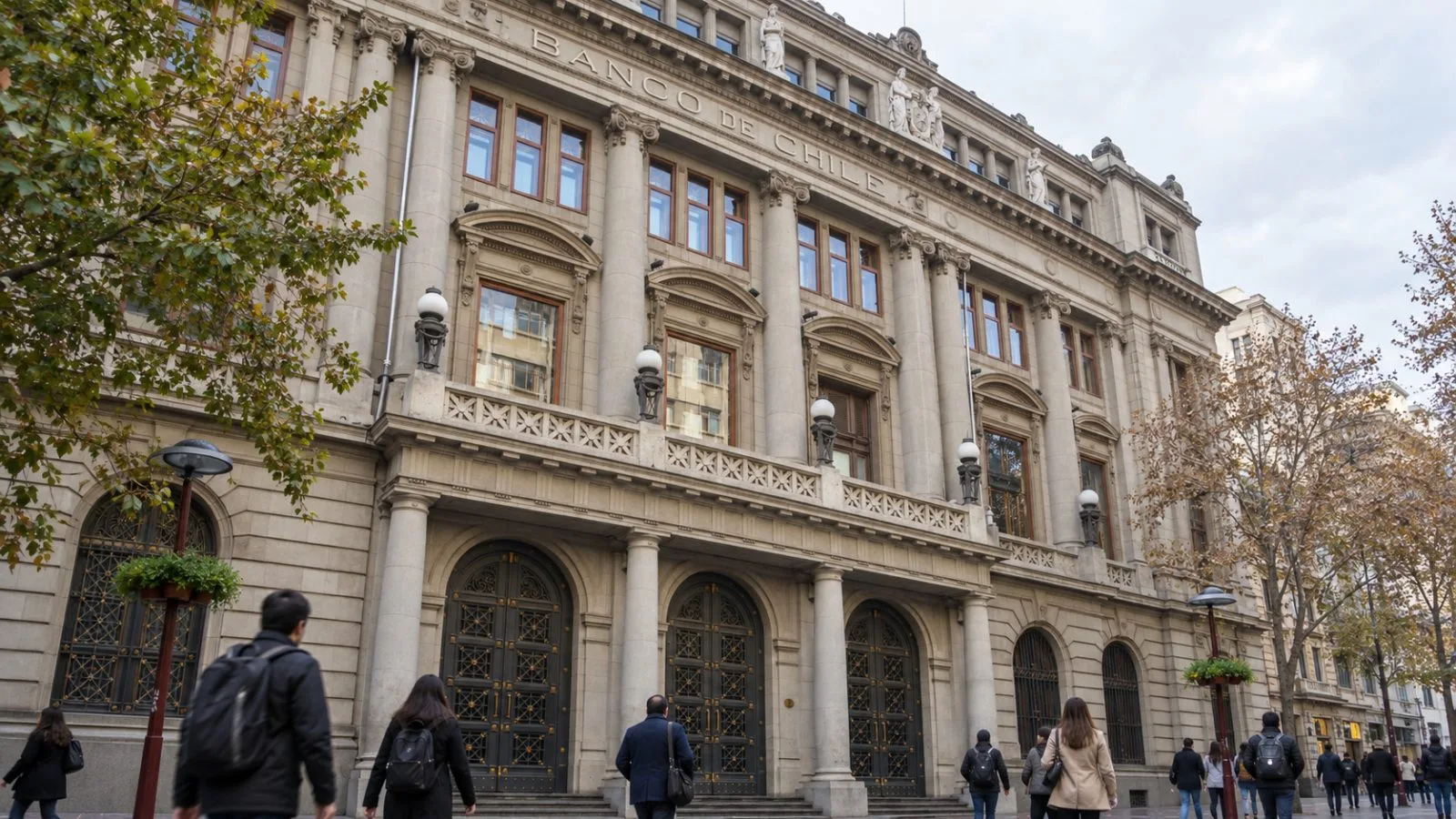 Pedestrians pass Banco de Chile’s headquarters on Paseo Ahumada in downtown Santiago. / EconoTimes.ai