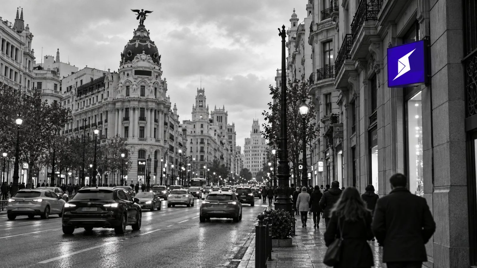 Cars move along Gran Vía in Madrid on an overcast afternoon. / EconoTimes.ai