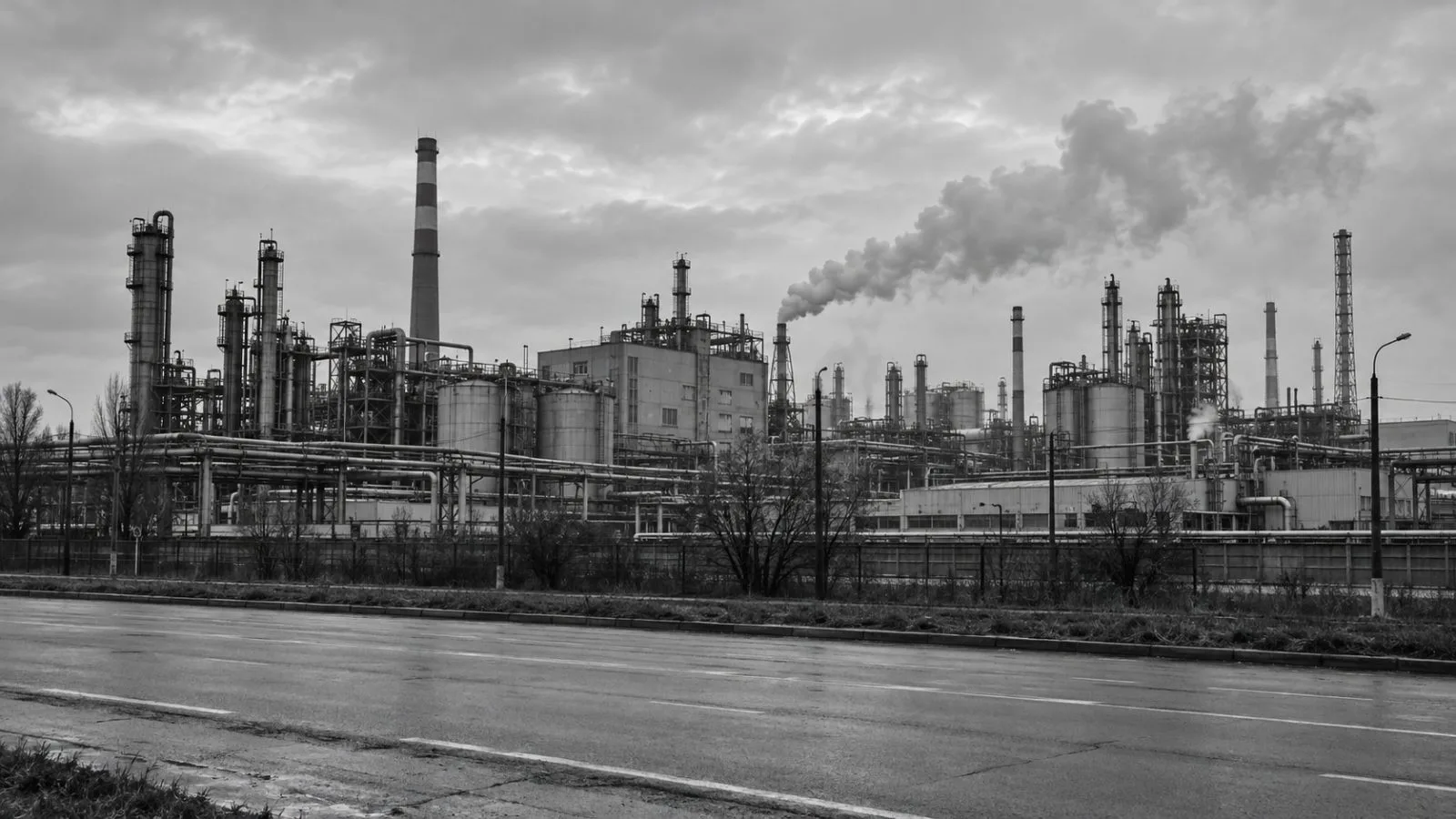 A smoke plume rises above the Voronezhsintezkauchuk synthetic rubber plant in Voronezh, Russia. (AI-generated image / EconoTimes)